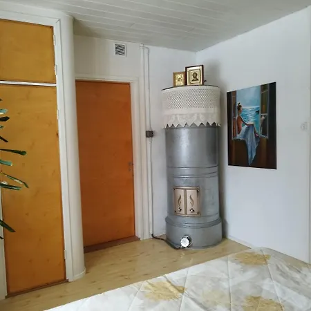 Lomamökit Nordic Artist House & With Wooden Sauna Heinola