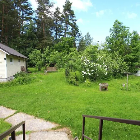 Lomamökit Nordic Artist House & With Wooden Sauna Heinola
