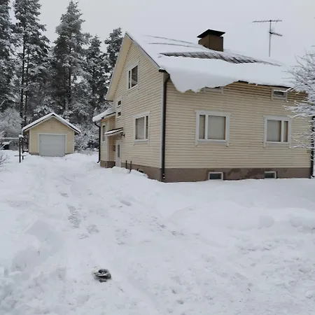 Nordic Artist House & With Wooden Sauna Lomamökit Heinola